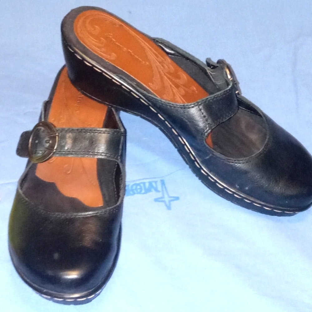 Baretraps Quizzical Black heeled dress shoes